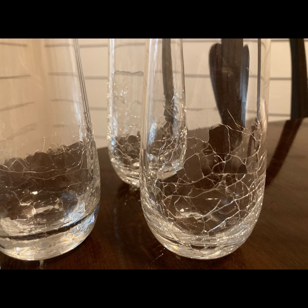 Unique “Cracked”-look glasses